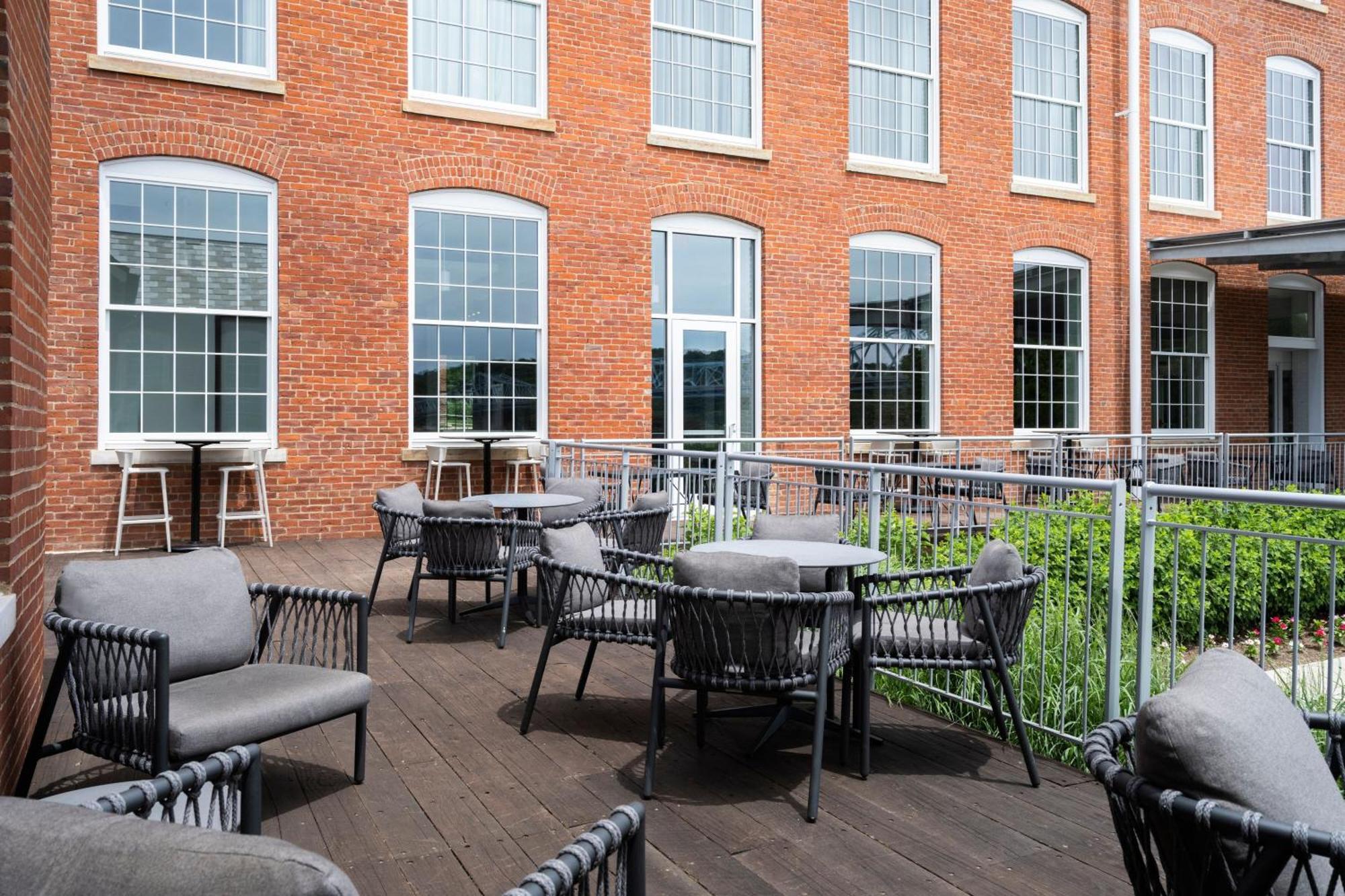 Fairfield Inn & Suites Madison Historic Eagle Cotton Mill Esterno foto