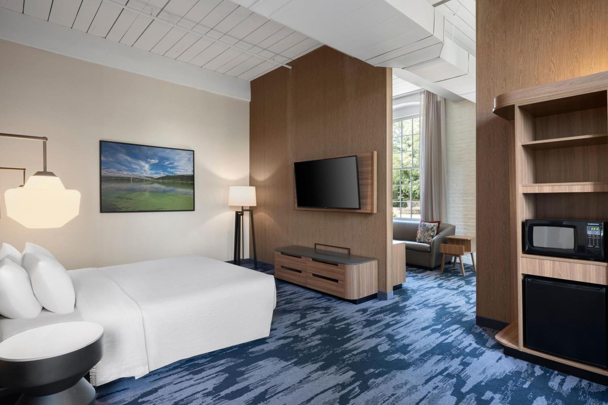 Fairfield Inn & Suites Madison Historic Eagle Cotton Mill Esterno foto
