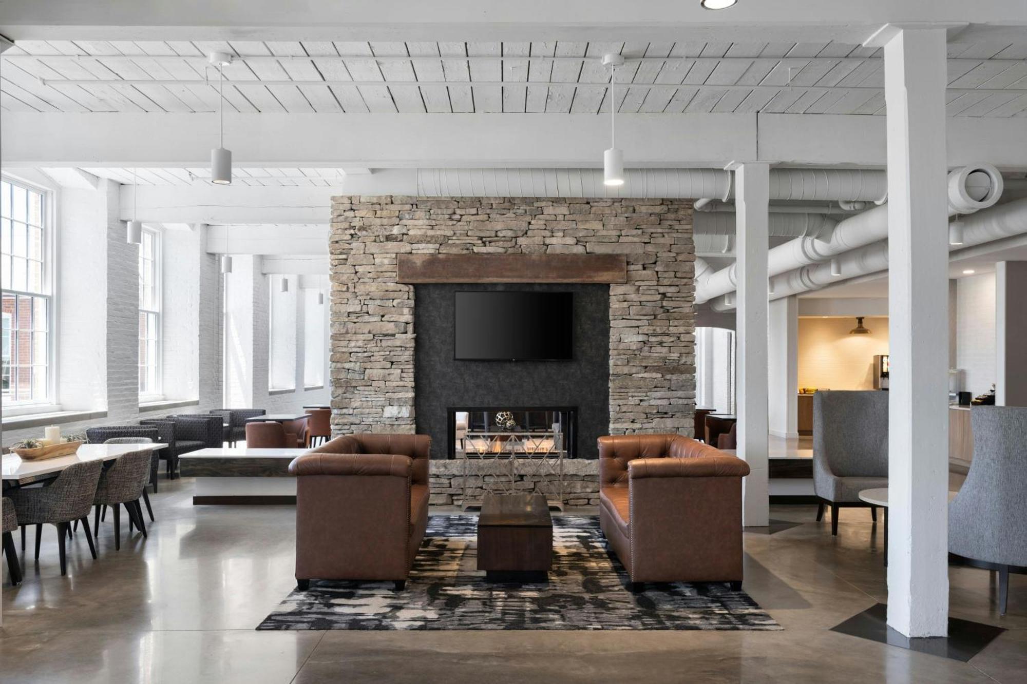 Fairfield Inn & Suites Madison Historic Eagle Cotton Mill Esterno foto